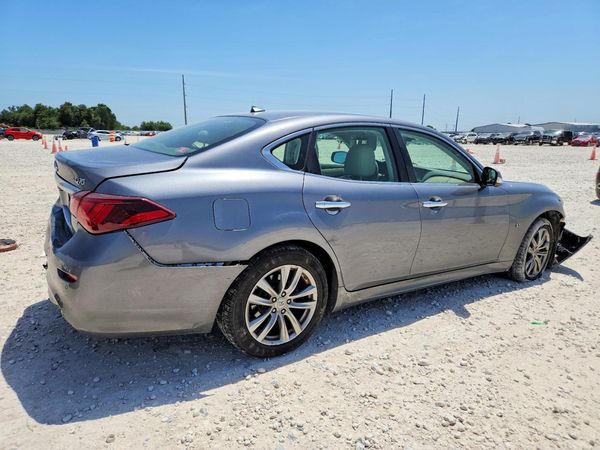 2015 INFINITI Q70