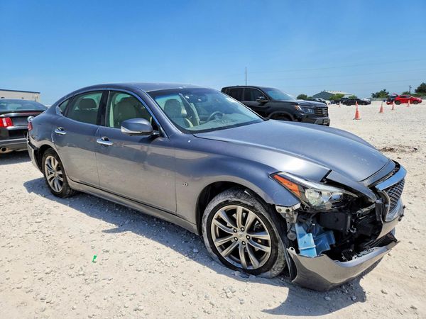 2015 INFINITI Q70