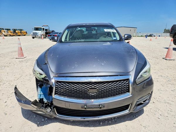 2015 INFINITI Q70