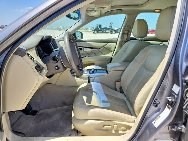 2015 INFINITI Q70