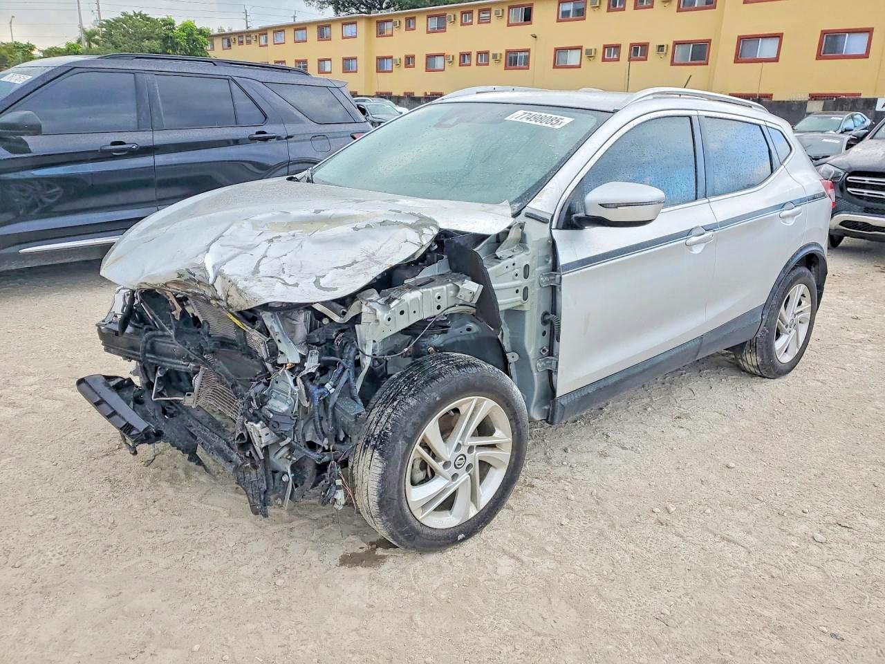 2021 NISSAN ROGUE SL — Front 3/4