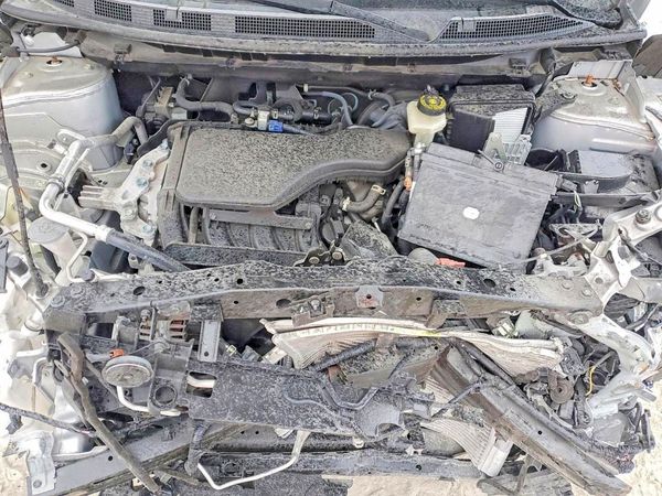 2021 NISSAN ROGUE SL — Engine bay