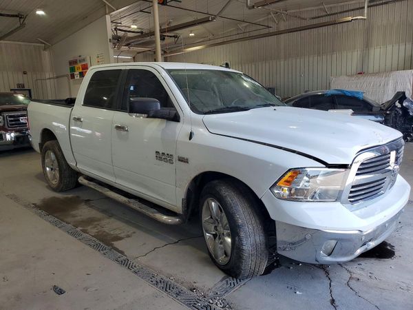 2016 RAM All Models SLT — Passenger 3/4