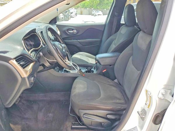 2016 JEEP CHEROKEE Sport — DENT