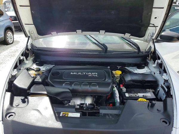 2016 JEEP CHEROKEE Sport — Engine bay