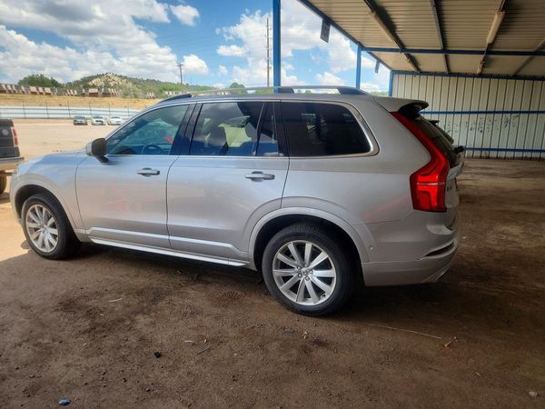 2018 VOLVO XC90 Momentum