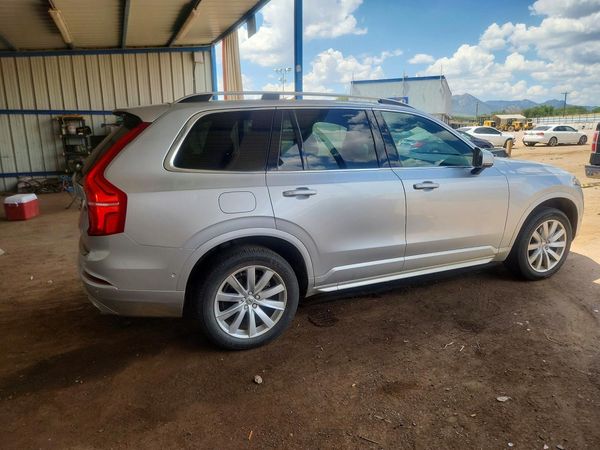 2018 VOLVO XC90 Momentum