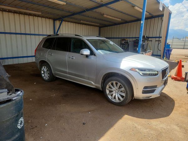2018 VOLVO XC90 Momentum