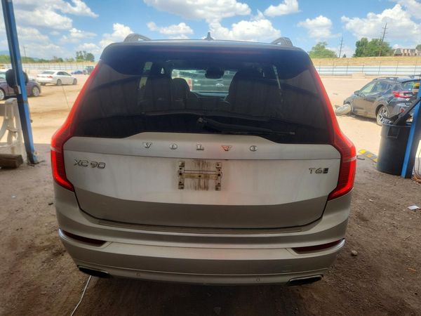 2018 VOLVO XC90 Momentum