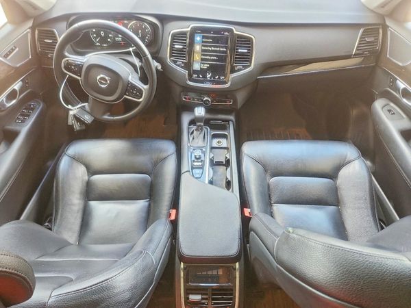 2018 VOLVO XC90 Momentum