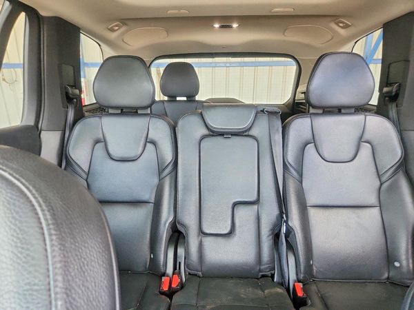 2018 VOLVO XC90 Momentum