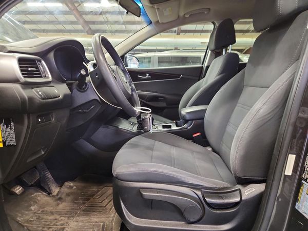 2017 KIA SORENTO L, LX