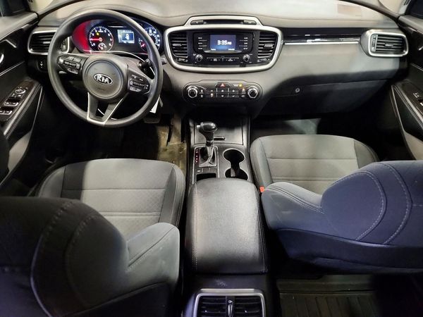 2017 KIA SORENTO L, LX