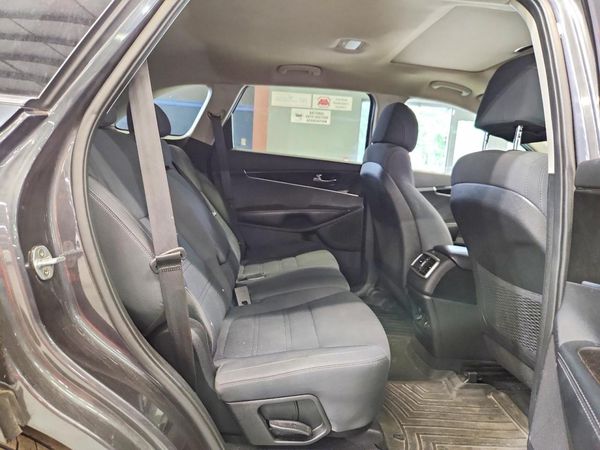2017 KIA SORENTO L, LX