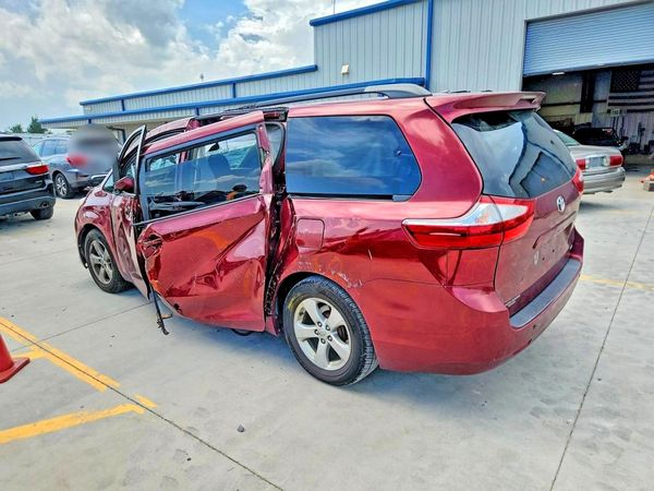 2015 TOYOTA SIENNA