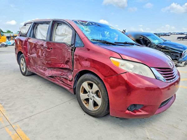 2015 TOYOTA SIENNA