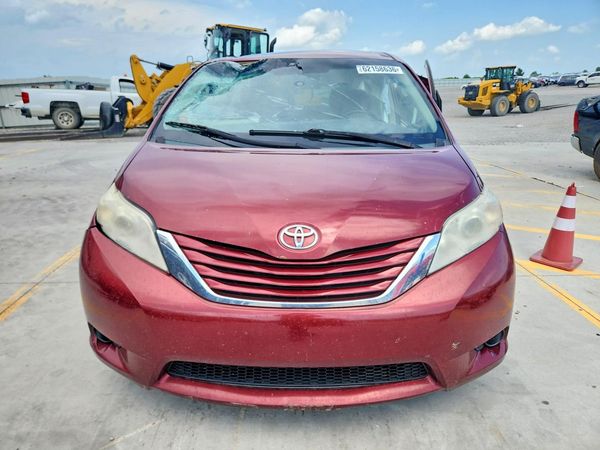2015 TOYOTA SIENNA
