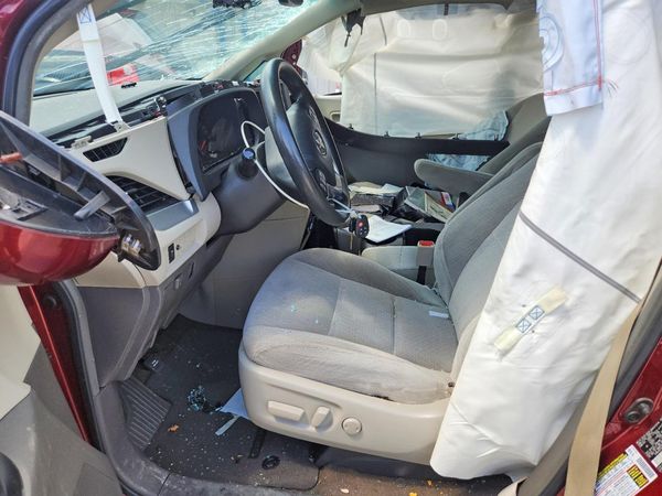 2015 TOYOTA SIENNA