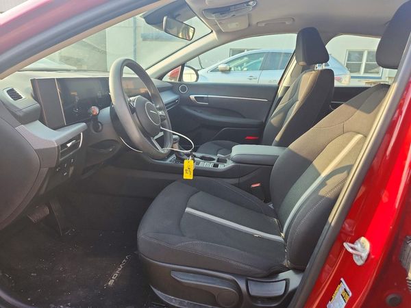 2025 HYUNDAI SONATA SE