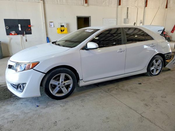 2012 TOYOTA CAMRY — Front 3/4