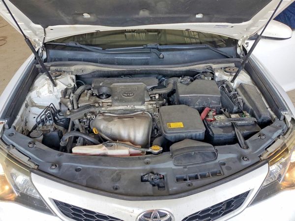 2012 TOYOTA CAMRY — Engine bay