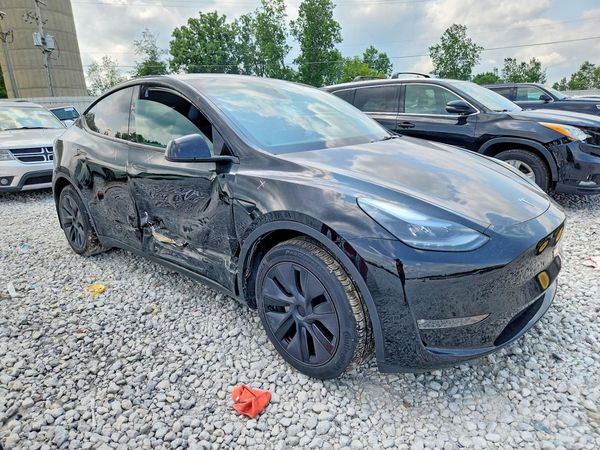 2025 TESLA MODEL Y