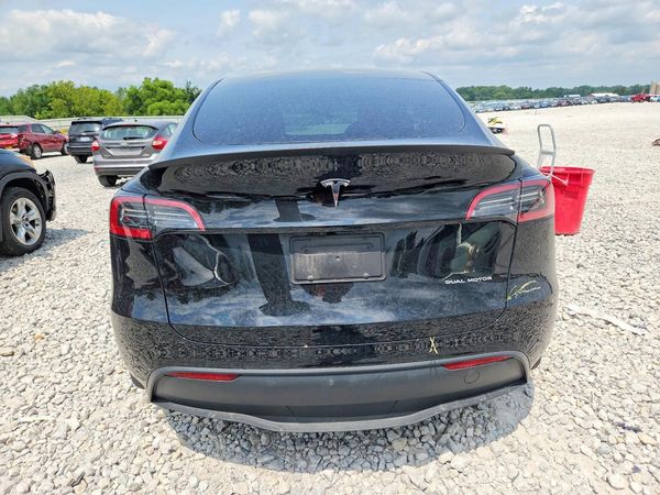 2025 TESLA MODEL Y