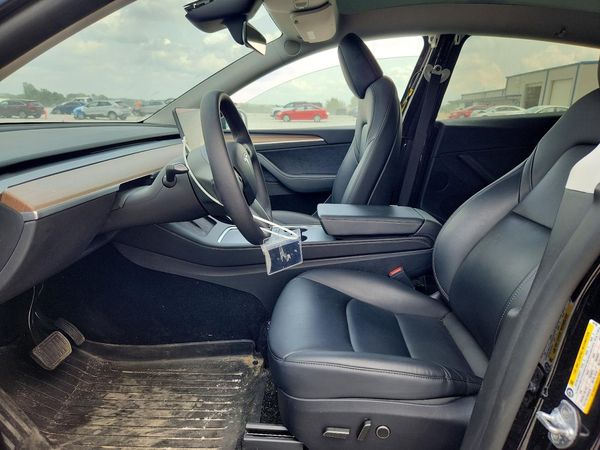 2025 TESLA MODEL Y