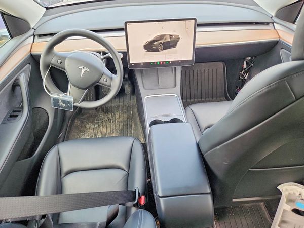2025 TESLA MODEL Y