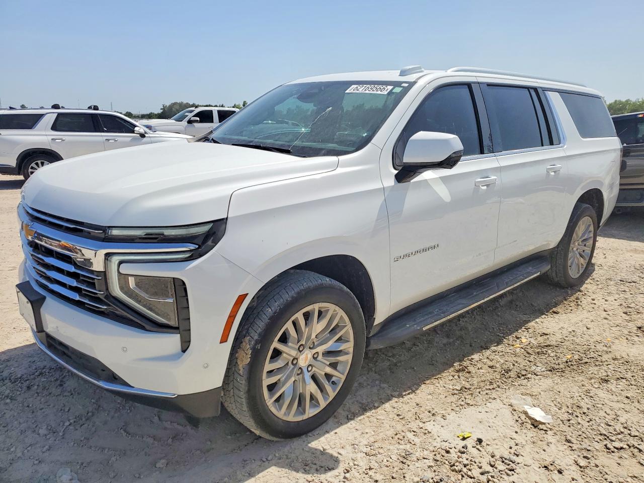 2026 CHEVROLET SUBURBAN LT — Front 3/4