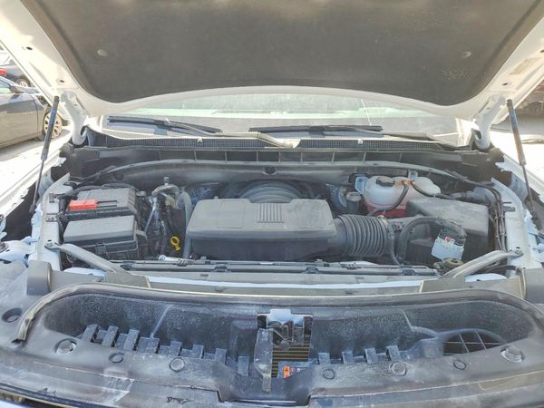 2026 CHEVROLET SUBURBAN LT — Engine bay