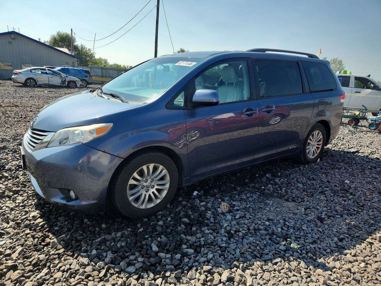 2013 TOYOTA SIENNA