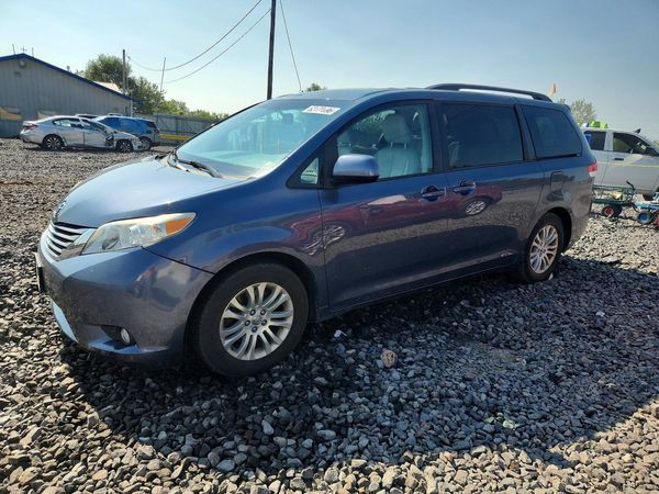 2013 TOYOTA SIENNA
