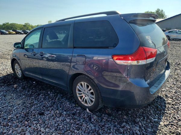 2013 TOYOTA SIENNA