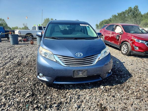 2013 TOYOTA SIENNA