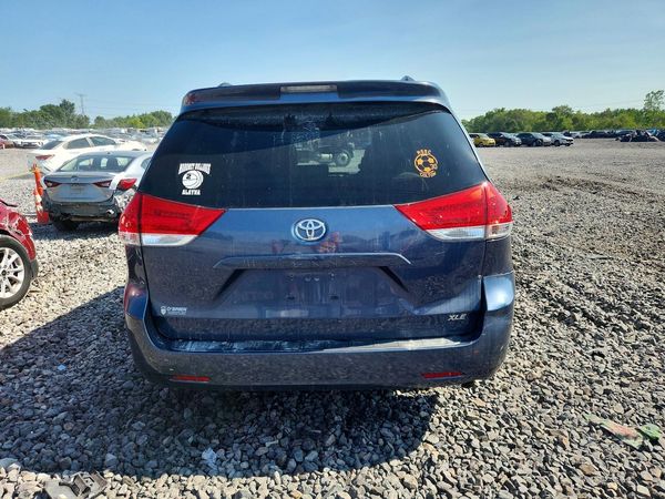 2013 TOYOTA SIENNA