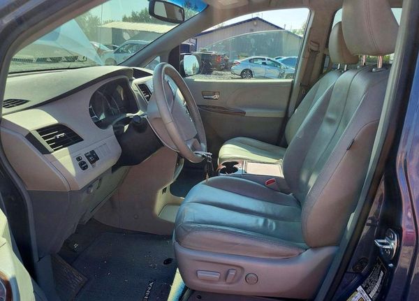 2013 TOYOTA SIENNA