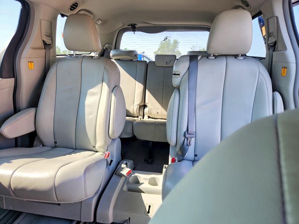 2013 TOYOTA SIENNA