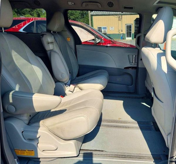 2013 TOYOTA SIENNA