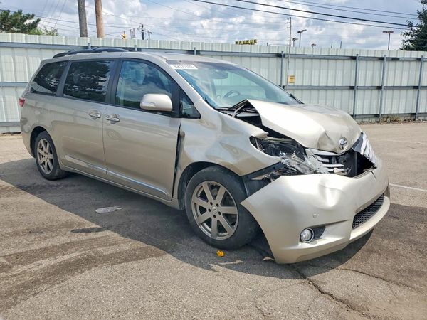 2015 TOYOTA SIENNA