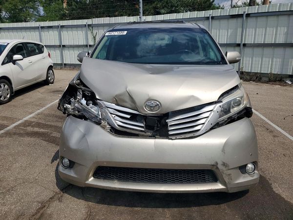 2015 TOYOTA SIENNA