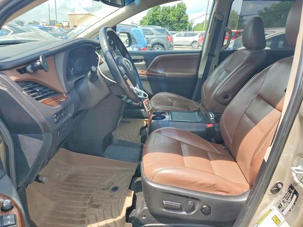 2015 TOYOTA SIENNA