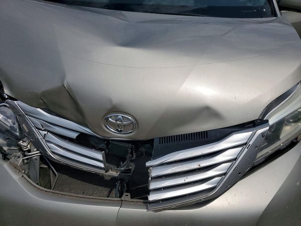 2015 TOYOTA SIENNA