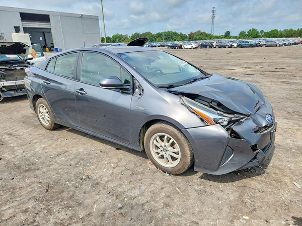 2016 TOYOTA PRIUS