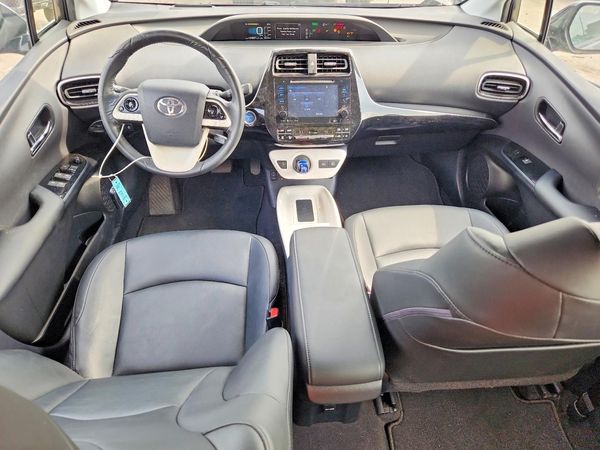 2016 TOYOTA PRIUS