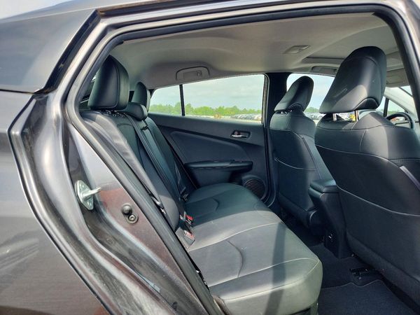 2016 TOYOTA PRIUS