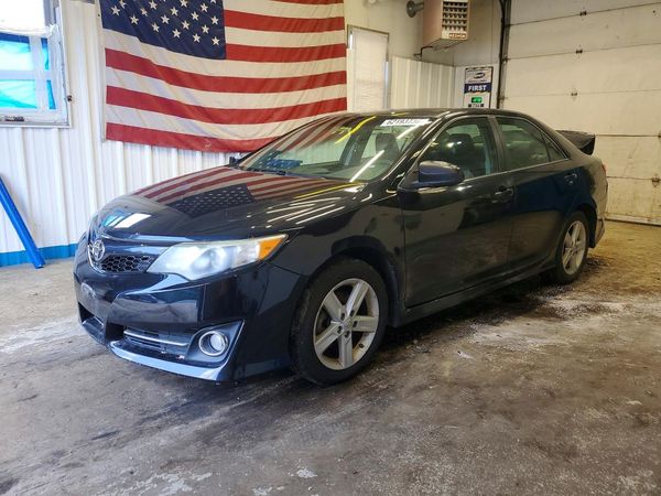 2014 TOYOTA CAMRY