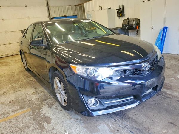 2014 TOYOTA CAMRY
