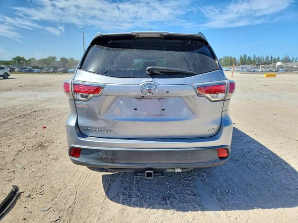 2016 TOYOTA HIGHLANDER