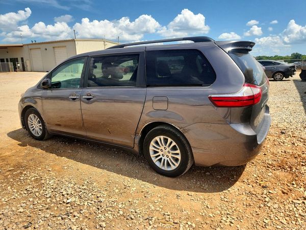 2017 TOYOTA SIENNA